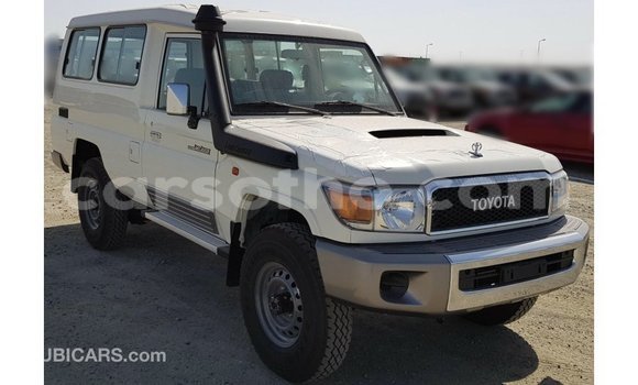 اشتري Imported Toyota Land Cruiser White سيارة في Import - Dubai في Maseru اشتري Imported Toyota Land Cruiser White سيارة في Import - Dubai في Maseru
