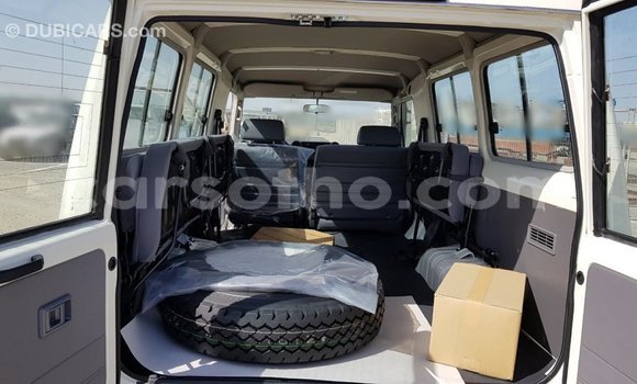 اشتري Imported Toyota Land Cruiser White سيارة في Import - Dubai في Maseru اشتري Imported Toyota Land Cruiser White سيارة في Import - Dubai في Maseru