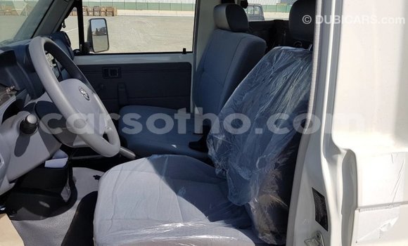 اشتري Imported Toyota Land Cruiser White سيارة في Import - Dubai في Maseru اشتري Imported Toyota Land Cruiser White سيارة في Import - Dubai في Maseru
