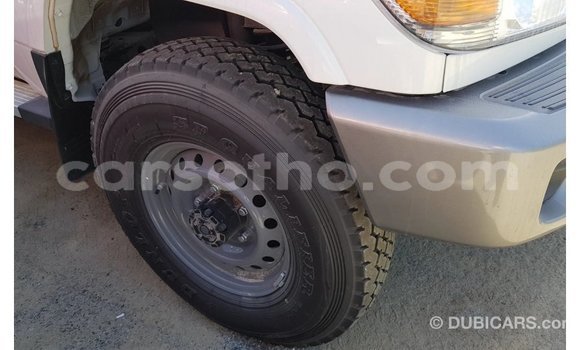 اشتري Imported Toyota Land Cruiser White سيارة في Import - Dubai في Maseru اشتري Imported Toyota Land Cruiser White سيارة في Import - Dubai في Maseru