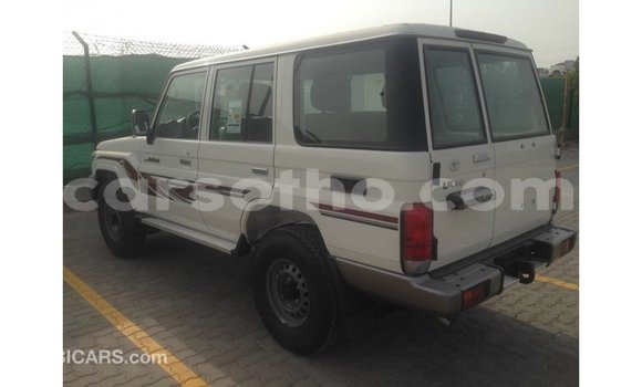 اشتري Imported Toyota Land Cruiser White سيارة في Import - Dubai في Maseru اشتري Imported Toyota Land Cruiser White سيارة في Import - Dubai في Maseru
