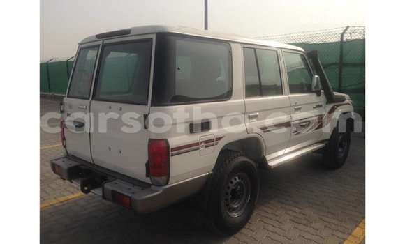 اشتري Imported Toyota Land Cruiser White سيارة في Import - Dubai في Maseru اشتري Imported Toyota Land Cruiser White سيارة في Import - Dubai في Maseru