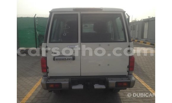 اشتري Imported Toyota Land Cruiser White سيارة في Import - Dubai في Maseru اشتري Imported Toyota Land Cruiser White سيارة في Import - Dubai في Maseru