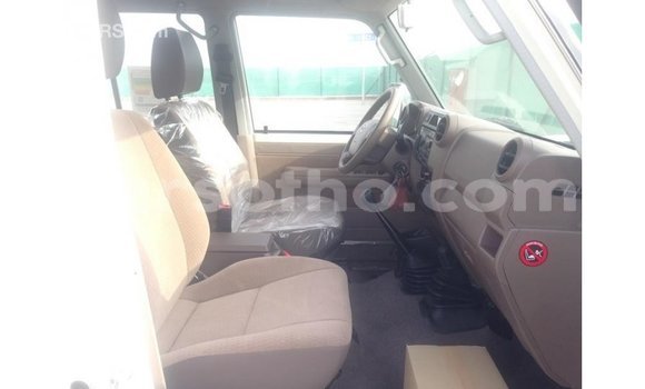 اشتري Imported Toyota Land Cruiser White سيارة في Import - Dubai في Maseru اشتري Imported Toyota Land Cruiser White سيارة في Import - Dubai في Maseru