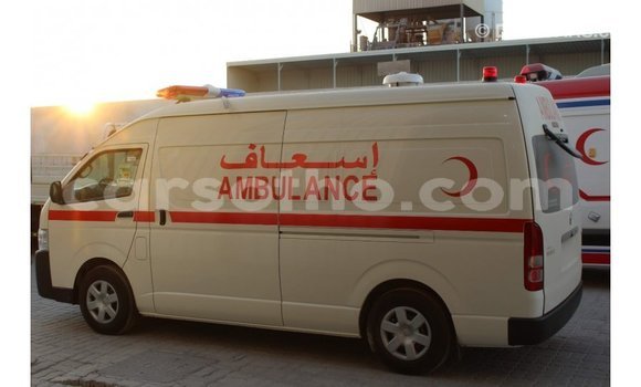 Sayi Imported Toyota Hiace White Mota in Import - Dubai a Maseru Sayi Imported Toyota Hiace White Mota in Import - Dubai a Maseru