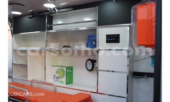 Sayi Imported Toyota Hiace White Mota in Import - Dubai a Maseru Sayi Imported Toyota Hiace White Mota in Import - Dubai a Maseru