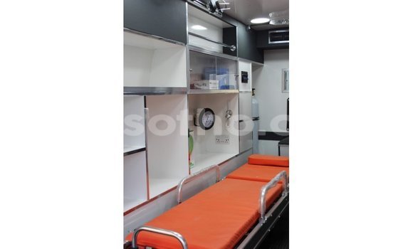 Sayi Imported Toyota Hiace White Mota in Import - Dubai a Maseru Sayi Imported Toyota Hiace White Mota in Import - Dubai a Maseru