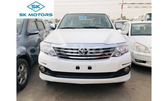 Acheter Import Voiture Toyota Fortuner Blanc à Import - Dubai, Maseru Acheter Import Voiture Toyota Fortuner Blanc à Import - Dubai, Maseru