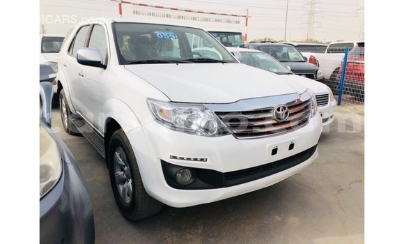 Acheter Import Voiture Toyota Fortuner Blanc à Import - Dubai, Maseru Acheter Import Voiture Toyota Fortuner Blanc à Import - Dubai, Maseru