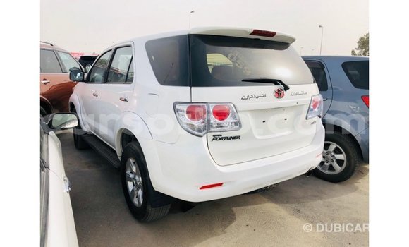 Acheter Import Voiture Toyota Fortuner Blanc à Import - Dubai, Maseru Acheter Import Voiture Toyota Fortuner Blanc à Import - Dubai, Maseru