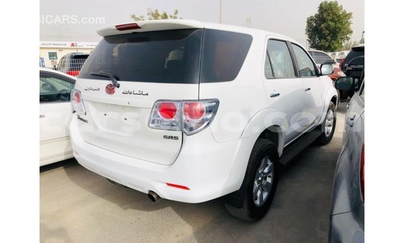 Acheter Import Voiture Toyota Fortuner Blanc à Import - Dubai, Maseru Acheter Import Voiture Toyota Fortuner Blanc à Import - Dubai, Maseru