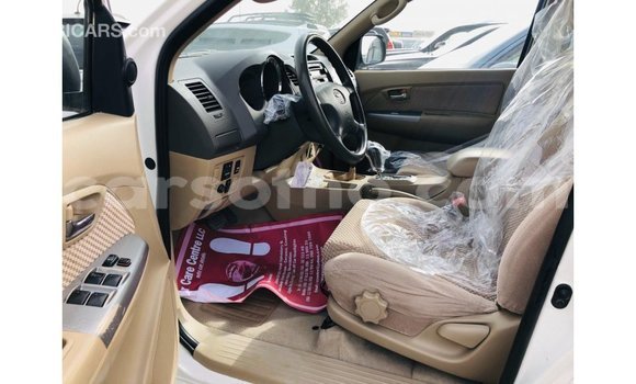 Acheter Import Voiture Toyota Fortuner Blanc à Import - Dubai, Maseru Acheter Import Voiture Toyota Fortuner Blanc à Import - Dubai, Maseru