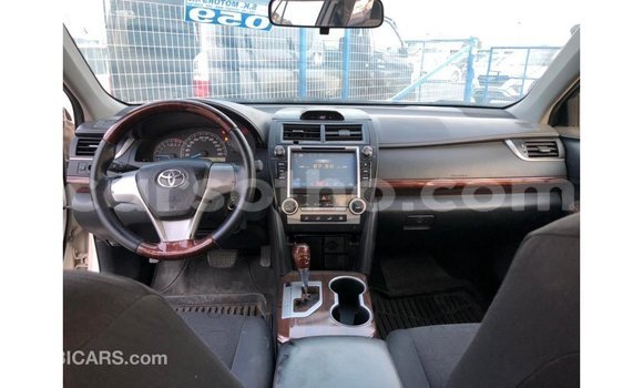Sayi Imported Toyota Camry White Mota in Import - Dubai a Maseru Sayi Imported Toyota Camry White Mota in Import - Dubai a Maseru