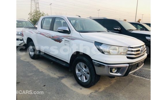 Sayi Imported Toyota Hilux White Mota in Import - Dubai a Maseru Sayi Imported Toyota Hilux White Mota in Import - Dubai a Maseru