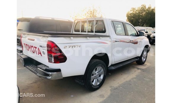 Sayi Imported Toyota Hilux White Mota in Import - Dubai a Maseru Sayi Imported Toyota Hilux White Mota in Import - Dubai a Maseru