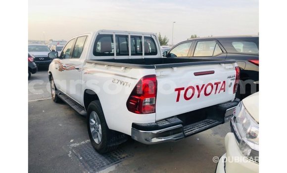 Sayi Imported Toyota Hilux White Mota in Import - Dubai a Maseru Sayi Imported Toyota Hilux White Mota in Import - Dubai a Maseru