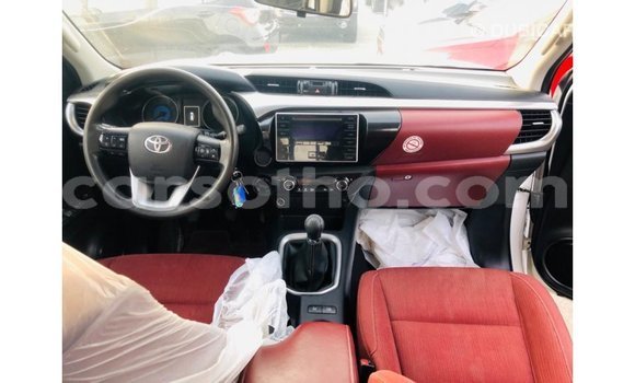 Sayi Imported Toyota Hilux White Mota in Import - Dubai a Maseru Sayi Imported Toyota Hilux White Mota in Import - Dubai a Maseru