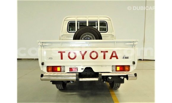 Acheter Import Voiture Toyota Land Cruiser Blanc à Import - Dubai, Maseru Acheter Import Voiture Toyota Land Cruiser Blanc à Import - Dubai, Maseru