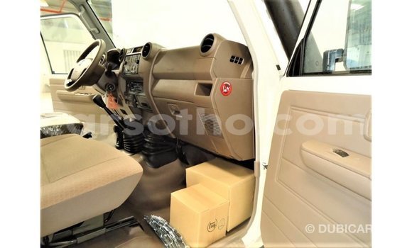 Acheter Import Voiture Toyota Land Cruiser Blanc à Import - Dubai, Maseru Acheter Import Voiture Toyota Land Cruiser Blanc à Import - Dubai, Maseru