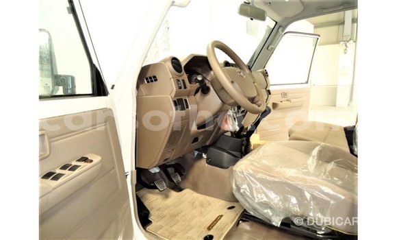 Acheter Import Voiture Toyota Land Cruiser Blanc à Import - Dubai, Maseru Acheter Import Voiture Toyota Land Cruiser Blanc à Import - Dubai, Maseru