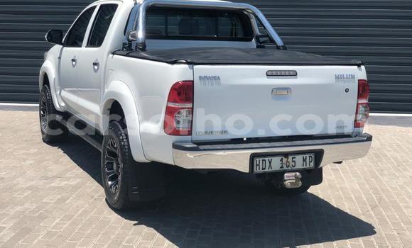 اشتري مستعمل Toyota Hilux White سيارة في Butha Buthe في Butha-Buthe اشتري مستعمل Toyota Hilux White سيارة في Butha Buthe في Butha-Buthe