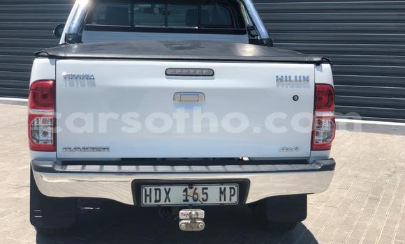 اشتري مستعمل Toyota Hilux White سيارة في Butha Buthe في Butha-Buthe اشتري مستعمل Toyota Hilux White سيارة في Butha Buthe في Butha-Buthe