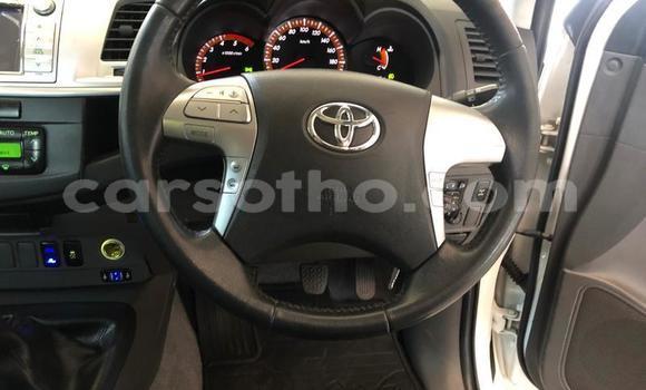 اشتري مستعمل Toyota Hilux White سيارة في Butha Buthe في Butha-Buthe اشتري مستعمل Toyota Hilux White سيارة في Butha Buthe في Butha-Buthe