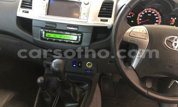 اشتري مستعمل Toyota Hilux White سيارة في Butha Buthe في Butha-Buthe اشتري مستعمل Toyota Hilux White سيارة في Butha Buthe في Butha-Buthe