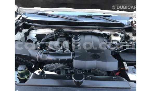 Acheter Import Voiture Toyota Prado Blanc à Import - Dubai, Maseru Acheter Import Voiture Toyota Prado Blanc à Import - Dubai, Maseru