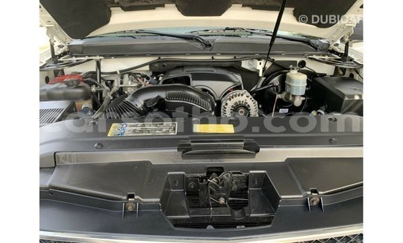 Sayi Imported Chevrolet Tahoe White Mota in Import - Dubai a Maseru Sayi Imported Chevrolet Tahoe White Mota in Import - Dubai a Maseru