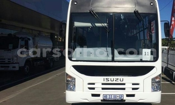 Sayi Na hannu Isuzu VehiCross White Mota in Butha Buthe a Butha-Buthe