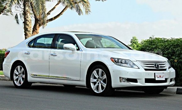 Sayi Imported Lexus LS White Mota in Import - Dubai a Maseru Sayi Imported Lexus LS White Mota in Import - Dubai a Maseru