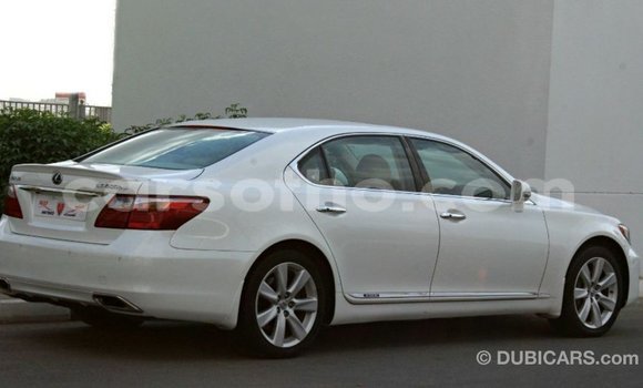 Sayi Imported Lexus LS White Mota in Import - Dubai a Maseru Sayi Imported Lexus LS White Mota in Import - Dubai a Maseru