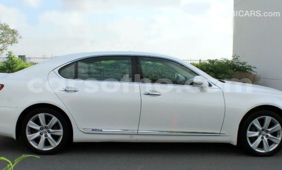 Sayi Imported Lexus LS White Mota in Import - Dubai a Maseru Sayi Imported Lexus LS White Mota in Import - Dubai a Maseru