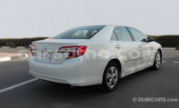 Sayi Imported Toyota Camry White Mota in Import - Dubai a Maseru Sayi Imported Toyota Camry White Mota in Import - Dubai a Maseru