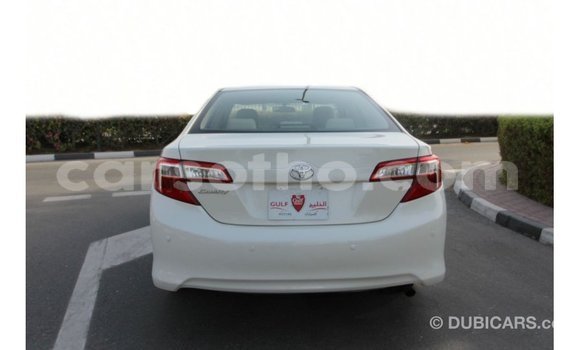 Sayi Imported Toyota Camry White Mota in Import - Dubai a Maseru Sayi Imported Toyota Camry White Mota in Import - Dubai a Maseru