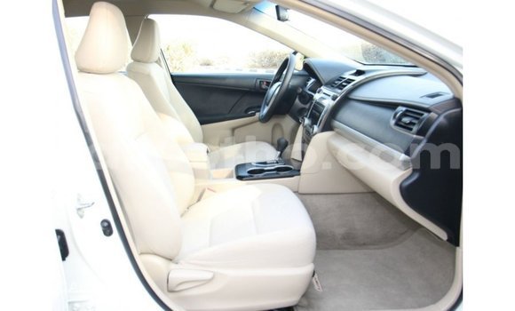 Sayi Imported Toyota Camry White Mota in Import - Dubai a Maseru Sayi Imported Toyota Camry White Mota in Import - Dubai a Maseru