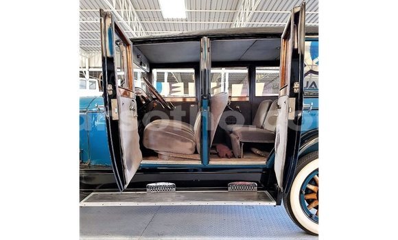 Sayi Imported Buick Electra Blue Mota in Import - Dubai a Maseru Sayi Imported Buick Electra Blue Mota in Import - Dubai a Maseru