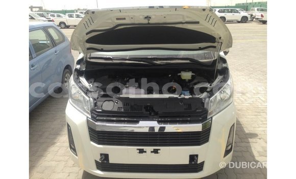 Sayi Imported Toyota Hiace White Mota in Import - Dubai a Maseru Sayi Imported Toyota Hiace White Mota in Import - Dubai a Maseru