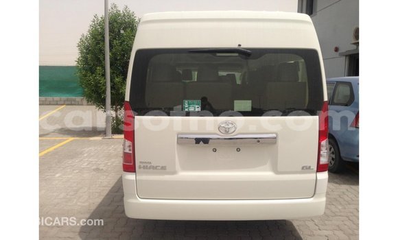 Sayi Imported Toyota Hiace White Mota in Import - Dubai a Maseru Sayi Imported Toyota Hiace White Mota in Import - Dubai a Maseru