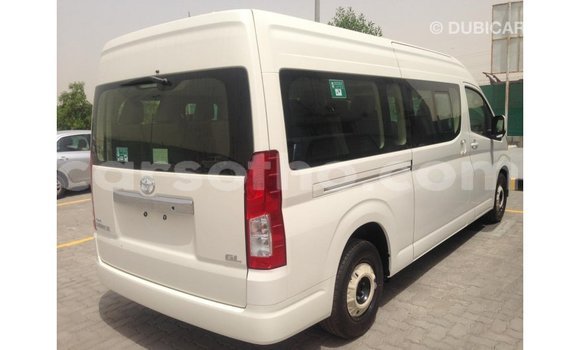 Sayi Imported Toyota Hiace White Mota in Import - Dubai a Maseru Sayi Imported Toyota Hiace White Mota in Import - Dubai a Maseru