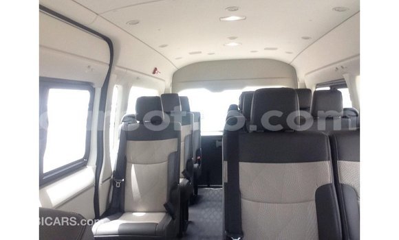 Sayi Imported Toyota Hiace White Mota in Import - Dubai a Maseru Sayi Imported Toyota Hiace White Mota in Import - Dubai a Maseru