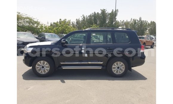 Sayi Imported Toyota Land Cruiser Black Mota in Import - Dubai a Maseru Sayi Imported Toyota Land Cruiser Black Mota in Import - Dubai a Maseru