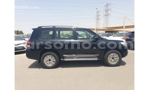 Sayi Imported Toyota Land Cruiser Black Mota in Import - Dubai a Maseru Sayi Imported Toyota Land Cruiser Black Mota in Import - Dubai a Maseru