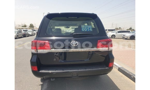 Sayi Imported Toyota Land Cruiser Black Mota in Import - Dubai a Maseru Sayi Imported Toyota Land Cruiser Black Mota in Import - Dubai a Maseru