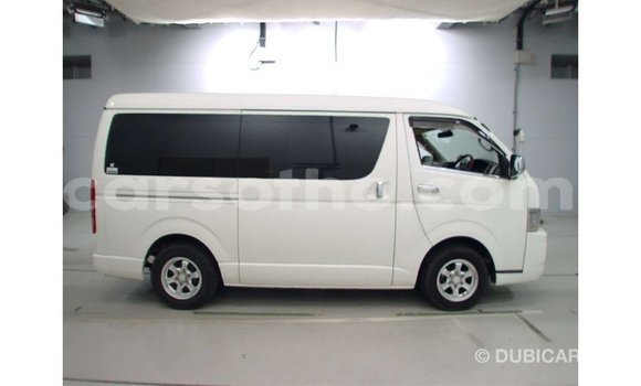 اشتري Imported Toyota Regius White سيارة في Import - Dubai في Maseru اشتري Imported Toyota Regius White سيارة في Import - Dubai في Maseru