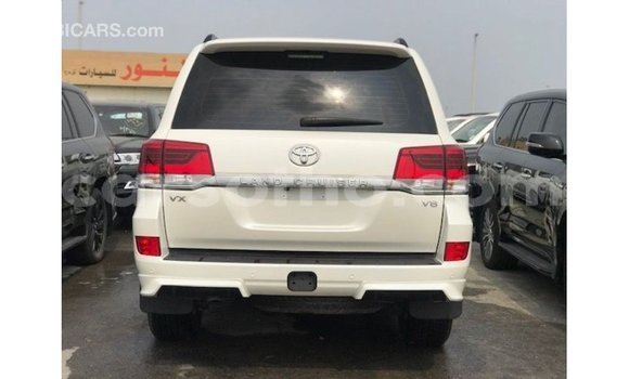 اشتري Imported Toyota Land Cruiser White سيارة في Import - Dubai في Maseru اشتري Imported Toyota Land Cruiser White سيارة في Import - Dubai في Maseru