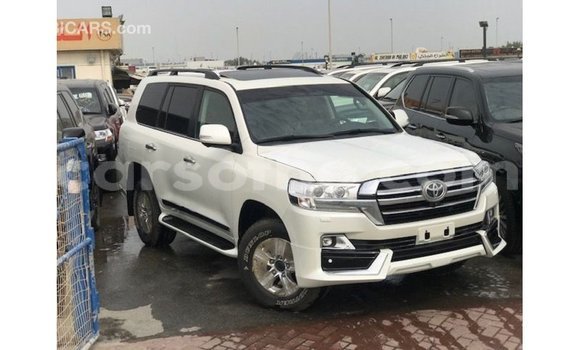 اشتري Imported Toyota Land Cruiser White سيارة في Import - Dubai في Maseru اشتري Imported Toyota Land Cruiser White سيارة في Import - Dubai في Maseru