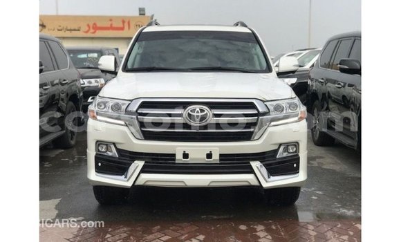 اشتري Imported Toyota Land Cruiser White سيارة في Import - Dubai في Maseru اشتري Imported Toyota Land Cruiser White سيارة في Import - Dubai في Maseru
