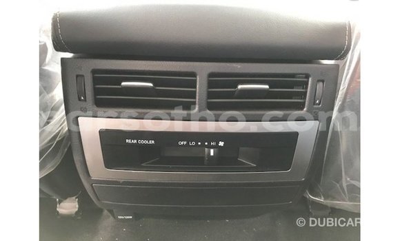 اشتري Imported Toyota Land Cruiser White سيارة في Import - Dubai في Maseru اشتري Imported Toyota Land Cruiser White سيارة في Import - Dubai في Maseru